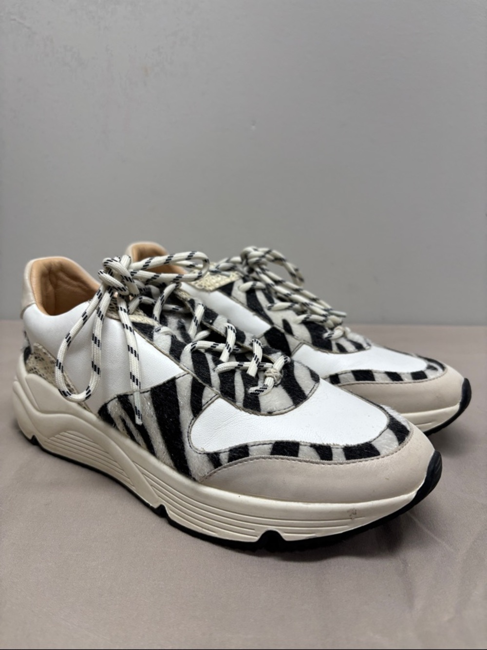 Oasis Society Beige Penelope Funky Platform Sneaker Faux Fur Animal Print SZ 7